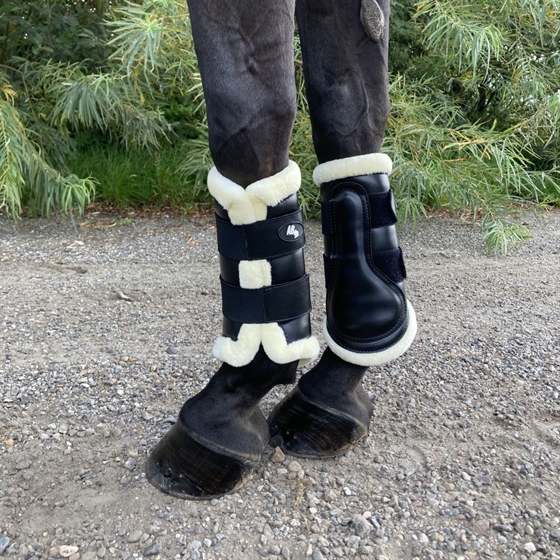 AB Dressuurbeschermers met synthetisch lamswol